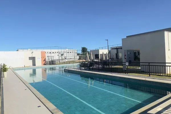Apartamento térreo com quintal coberto, 2 quartos sendo 1 suíte à venda no Dona Olívia Universid - Foto 1