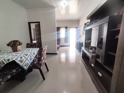 Casa Duplex (solta) com 5/4 sendo 1 suíte, com garagem para 4 carros no Bairro Felícia na região - Foto 9