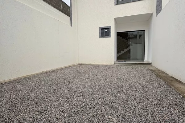 Casa duplex de 3 quartos sendo 2 suítes, garagem 2 carros + quintal - Foto 4