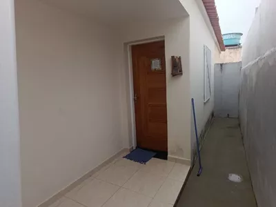 Casa com Sala, 2 quartos, copa, banheiro social, cozinha, área de serviços + edícula com quarto e - Foto 3