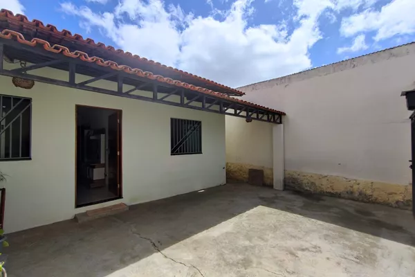 Casa solta de 3 quartos sendo 1 suíte em terreno de 193 m² no Alto Maron, Vitória da Conquista, - Foto 5