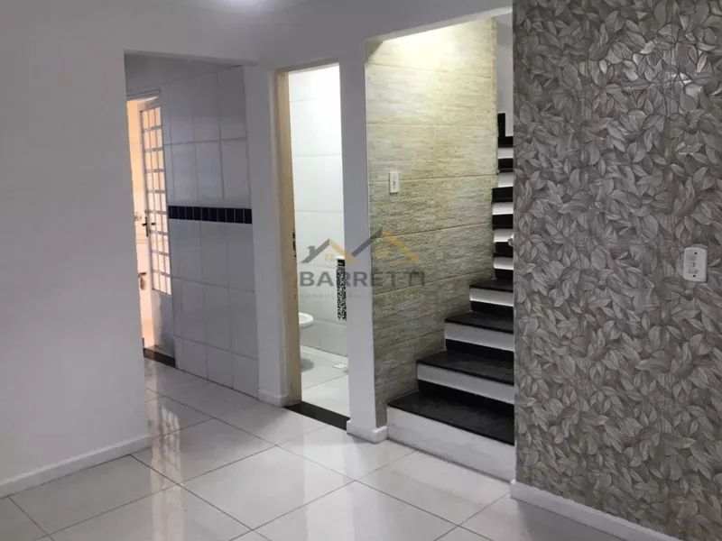 Sobrado à venda de 75m², com 2 quartos, 1 banheiro, 1 vaga de garagem e quintal, no Condomínio Vila Santa Clara - Foto Principal