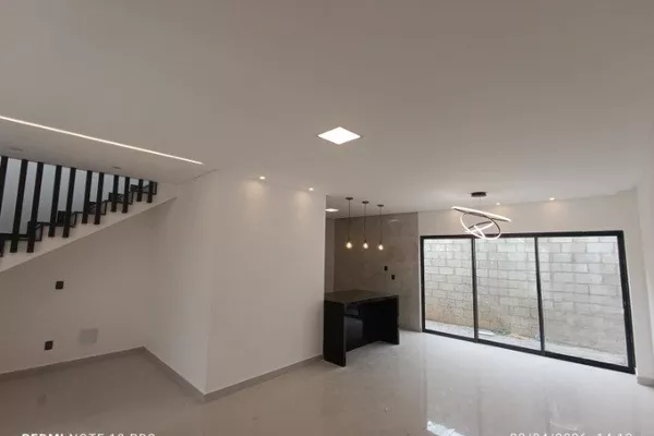 Casa duplex soltas com 3 suítes, sala com 2 ambientes, lavabo, garagem coberta para 2 carros, Alto - Foto 2