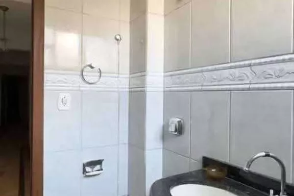 Vendo amplo apto 2 dormitórios 4 andar fundo.  - Foto 5
