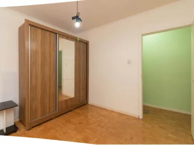 Vendo amplo Apto 2dorm com 2banheiros e semi mobiliado  - Foto 3