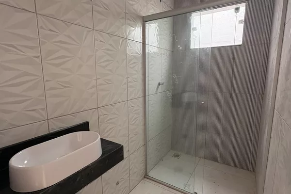 Casa de 2 quartos sendo 1 suíte com garagem para dois carros e quintal - Foto 6