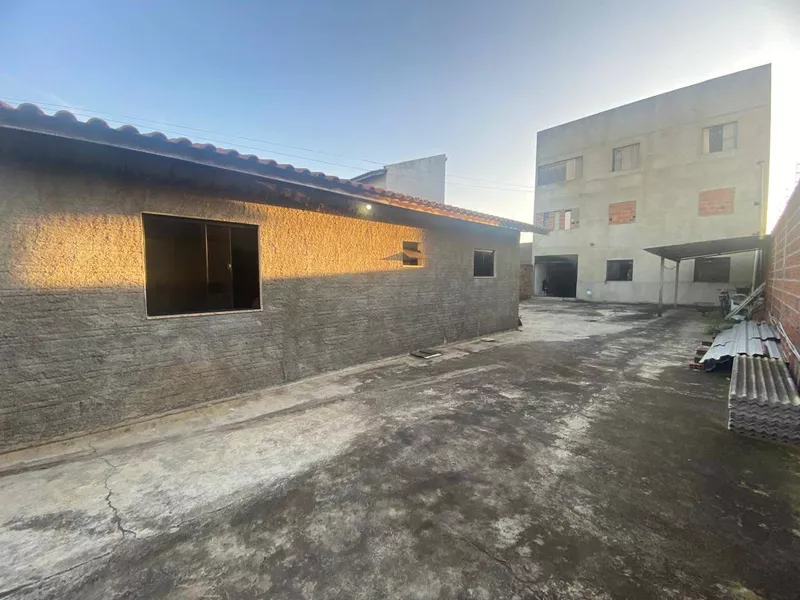 Prédio à venda! Oportunidade para investidores, com apartamentos em fase de acabamento, em bairro - Foto Principal