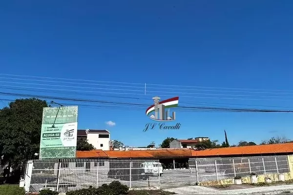 Loja comercial de esquina com 1210m² para alugar no Novo Mundo - Foto 2