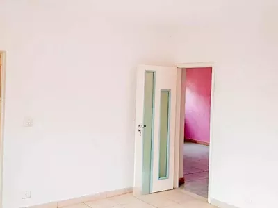 Casa à venda com 290 m² no Centro, com 4 quartos (sendo 1 suíte), quintal e 3 vagas de garagem - Foto 2