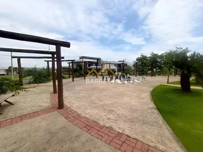 Sobrado à venda, com 305m², 3 suítes, 5 banheiros, piscina e 4 vagas de garagem no condomínio Villa D'Aquila - Foto 57
