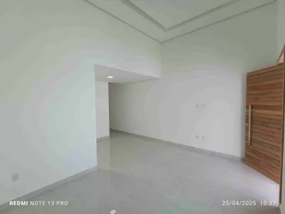Linda casa nova de 3 quartos sendo 1 suíte, garagem para 2 carros, acabamento de primeira à Venda - Foto 7