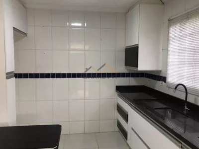 Sobrado à venda de 75m², com 2 quartos, 1 banheiro, 1 vaga de garagem e quintal, no Condomínio Vila Santa Clara - Foto 5