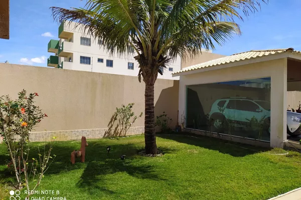 Casa Alto Padrão com 05 suítes, poço artesiano e energia solar em ótima localização no Bairro - Foto 3