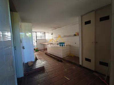 Casa para locação com 1.212 m², contendo quatro quartos, três salas, quatro banheiros e quatro vagas de garagem - Foto 32