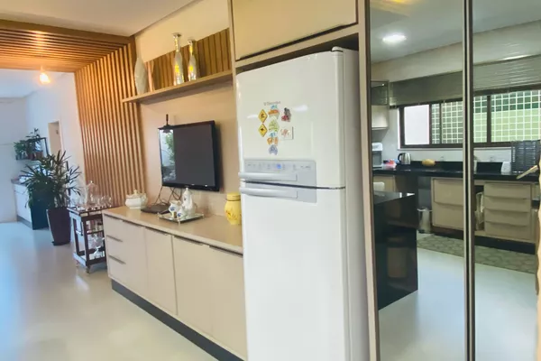 Linda Casa de 4 quartos sendo 3 suítes mais dependência completa e 4 vagas de garagem no Alphavill - Foto 6