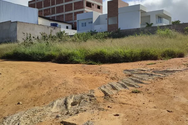 Terreno de esquina de 405m2 à Venda no Bairro Candeias. - Foto 1