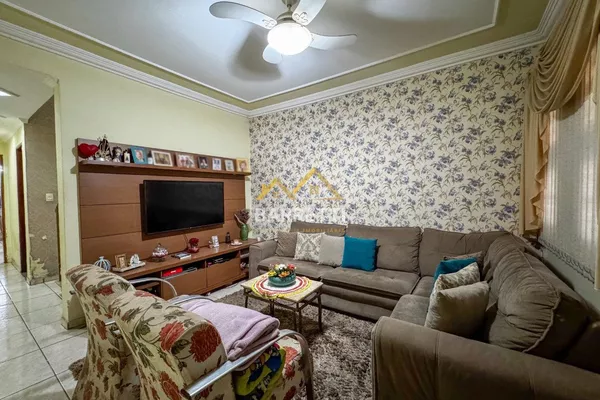 Casa à venda com 200m², 3 quartos, 3 vagas de garagem e piscina no bairro Santa Terezinha - Foto 1