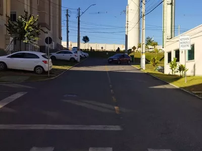 Ótimo Apartamento de 1º andar em condomínio fechado com completa infra estrutura próximo da Av. - Foto 2