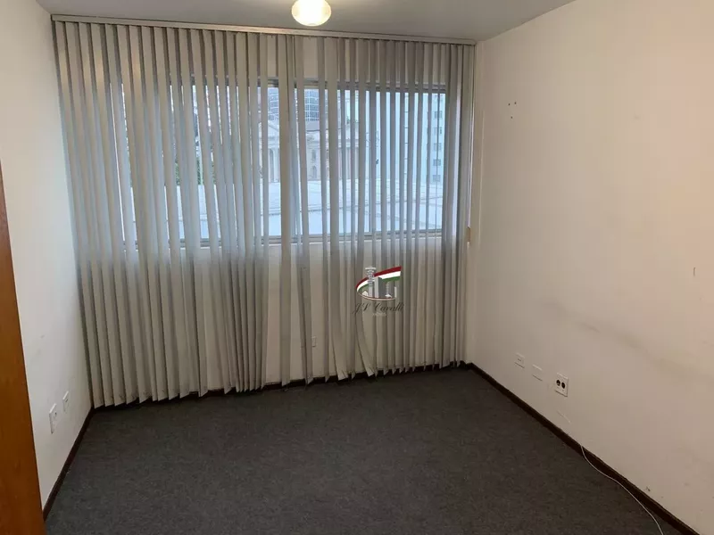 Sala Comercial com 27m² à venda no Centro de Curitiba — Ed. Pedras Verdes - Foto Principal