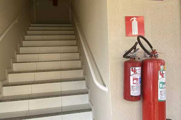 Apartamento para locação, no 1º andar, com 2/4 sendo 1 suite, Bairro Primavera, em Vitória da Co - Foto 2