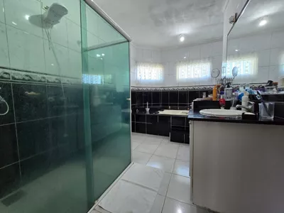 Sobrado à venda de 282m² com 4 quartos suítes, 6 banheiros, piscina e 6 vagas de garagem no condomínio Terras de Piracicaba IV - Foto 25