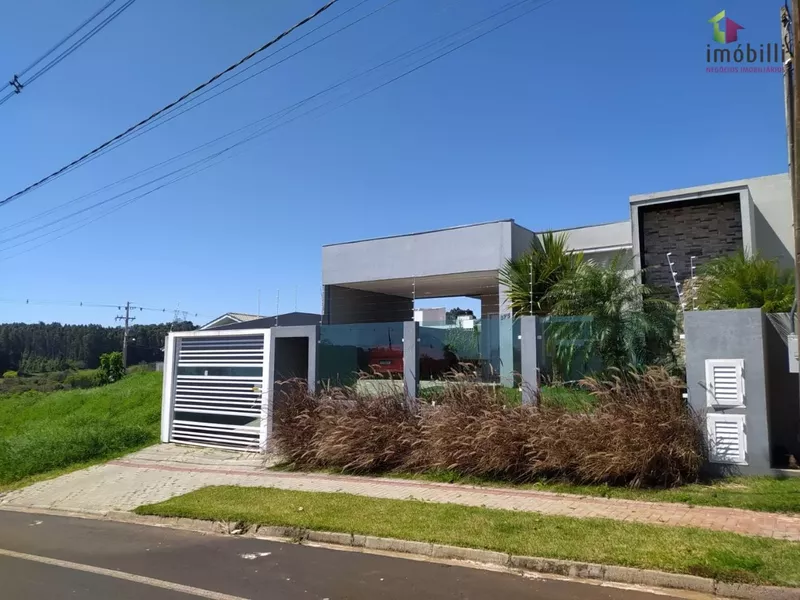 Casa com Piscina no Bairro São Francisco - Foto Principal
