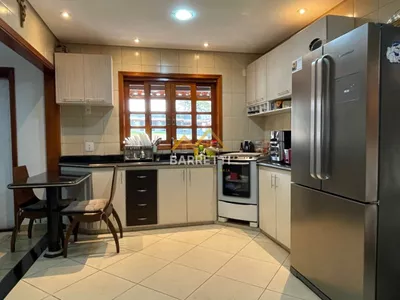 Chácara à venda no bairro Santa Rita, com 727 m² de construção, 6 quartos (sendo 4 suítes), piscina e 8 vagas de garagem - Foto 20