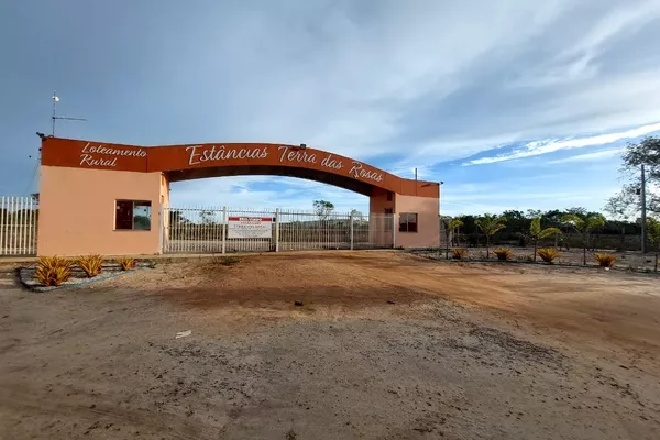 VENDO OU TROCO Sítio de 20 mil m² dentro de cond. fechado já com cerca, no Terra Estância das Ro - Foto 1