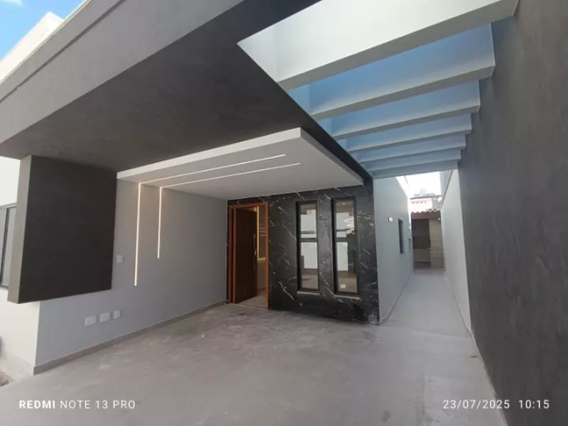Casa solta de 3 suítes, 1 suíte com closet + dependência completa + área gourmet com churrasque - Foto Principal