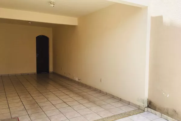 Casa bastante ampla com terreno de 320 m² e 327.80 m² de área construída em ótima localizaçã - Foto 3