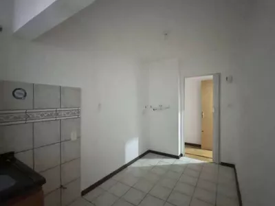 Vendo amplo apto 2 dormitórios 4 andar fundo.  - Foto 18