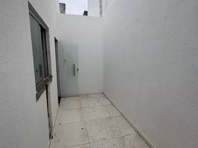 Casa de 2 quartos sendo 1 suíte com garagem para dois carros e quintal - Foto 7