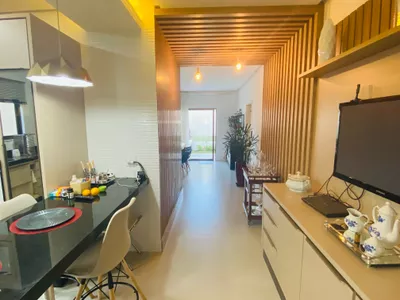 Linda Casa de 4 quartos sendo 3 suítes mais dependência completa e 4 vagas de garagem no Alphavill - Foto 8