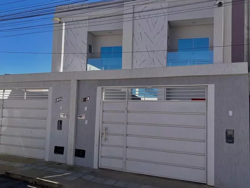 Casa duplex de 3 quartos sendo 1 suíte com varanda pertinho do shopping à venda, Felícia, Vitóri - Foto Principal