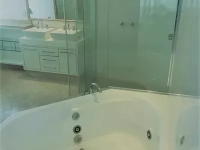 Apartamento Ed. Central Park, Alto Padrão, Linda vista para para toda a cidade, com área privativa de 201,54 m2 e área total de 275,15 m2; Apartamento com 03 suítes, sendo a suíte Master com Hidromassagem e closet e outra das suítes também com closet, Lav - Foto 25