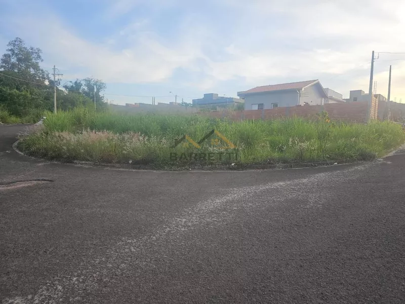 Terreno à venda de 359m² no bairro Campestre - Foto Principal