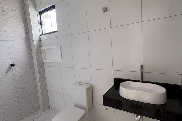 Casa duplex de 3 quartos sendo 2 suítes, garagem 2 carros + quintal - Foto 1