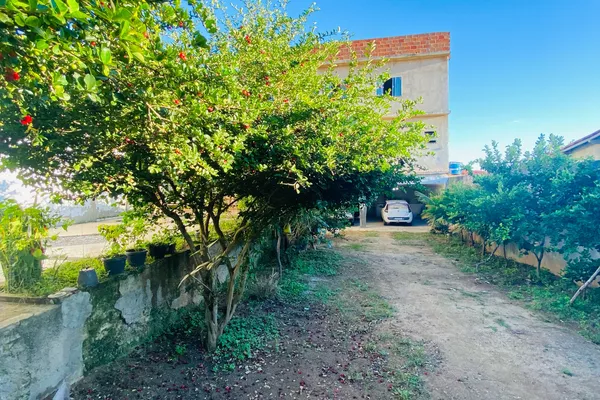 Vendo ótima casa duplex de 4 quartos, sendo 3 suítes, garagem para 5 carros, Vitória da Conquist - Foto 1