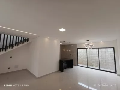 Casa duplex soltas com 3 suítes, sala com 2 ambientes, lavabo, garagem coberta para 2 carros, Alto - Foto 2