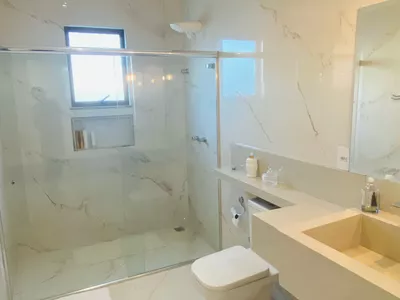 Linda Casa de 4 quartos sendo 3 suítes mais dependência completa e 4 vagas de garagem no Alphavill - Foto 32