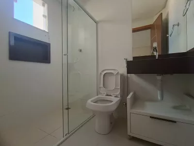 Casa duplex de 3 quartos sendo 2 suítes, piscina, espaço gourmet com churrasqueira depósito e ban - Foto 24