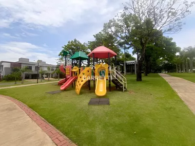 Sobrado à venda, com 305m², 3 suítes, 5 banheiros, piscina e 4 vagas de garagem no condomínio Villa D'Aquila - Foto 59