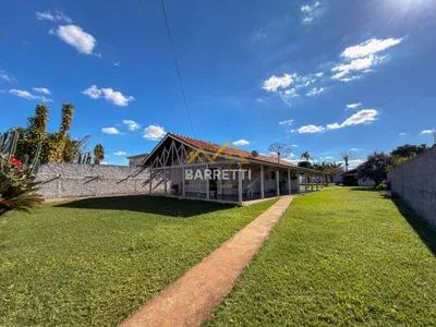 Chácara à venda no bairro Dois Córregos com 347m², 4 quartos sendo 1 suíte, área gourmet e piscina - Foto 2