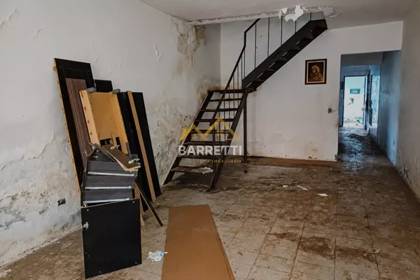 Casa Assobradada com 2 Quartos e Varanda à Venda no Jardim Nova Iguaçu - Oportunidade para Investidores - Foto 1