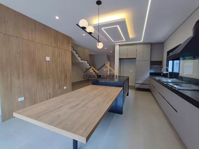 Sobrado à venda com 196 m², 3 quartos, 5 banheiros, 2 vagas de garagem e piscina, localizado no condomínio Lazuli Club - Foto Principal