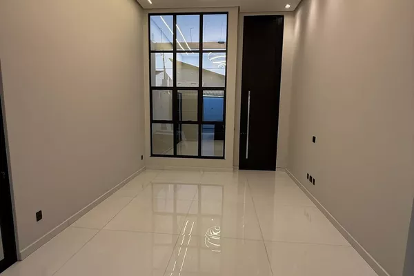 OPORTUNIDADE - Casa de Alto Padrão no Bairro Boa Vista, 3/4 sendo 2 suítes, próximo a Avenida Lu - Foto 2
