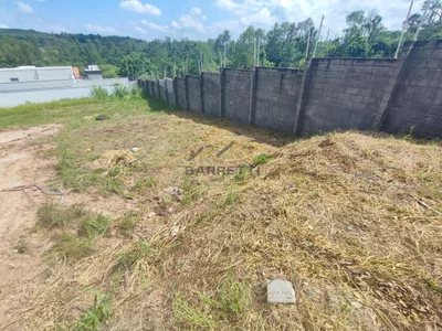 Terreno à venda no condomínio Portal do Horto, com 222,90m² e declive ao fundo. - Foto 6
