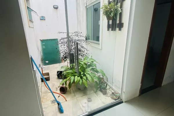 Vendo ótima casa no Boa Vista, 3 quartos sendo um com suíte, ampla garagem e muito mais - Foto 4