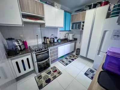 Apartamento de 2º andar nascente mobiliado e decorado para venda, 2 quartos sendo 1 suíte, cozinha - Foto 8