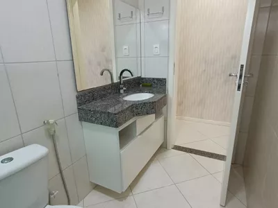 Excelente apartamento de 2 quartos sendo 1 suíte de 1ª andar com planejados na cozinha e quartos p - Foto 17